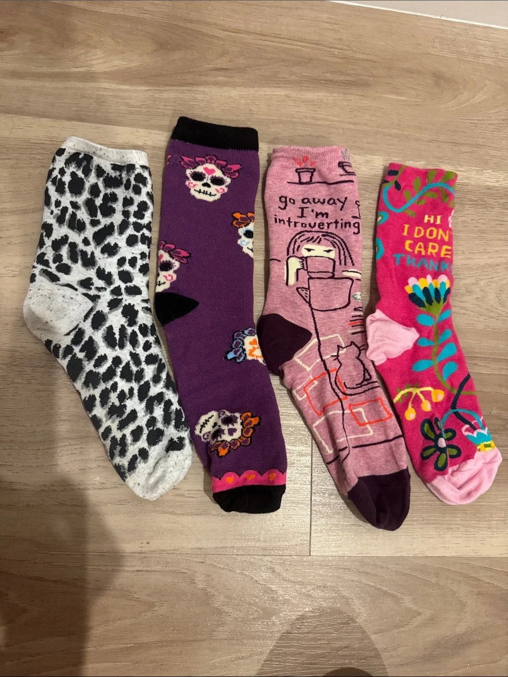 Bundle of 4 womens graphic socks